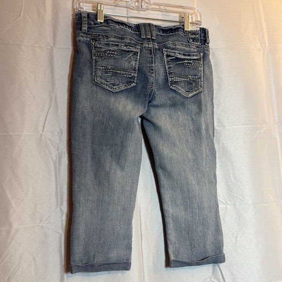Amethyst Distressed Capri Jeans | Size 7 Juniors - Picture 7 of 8